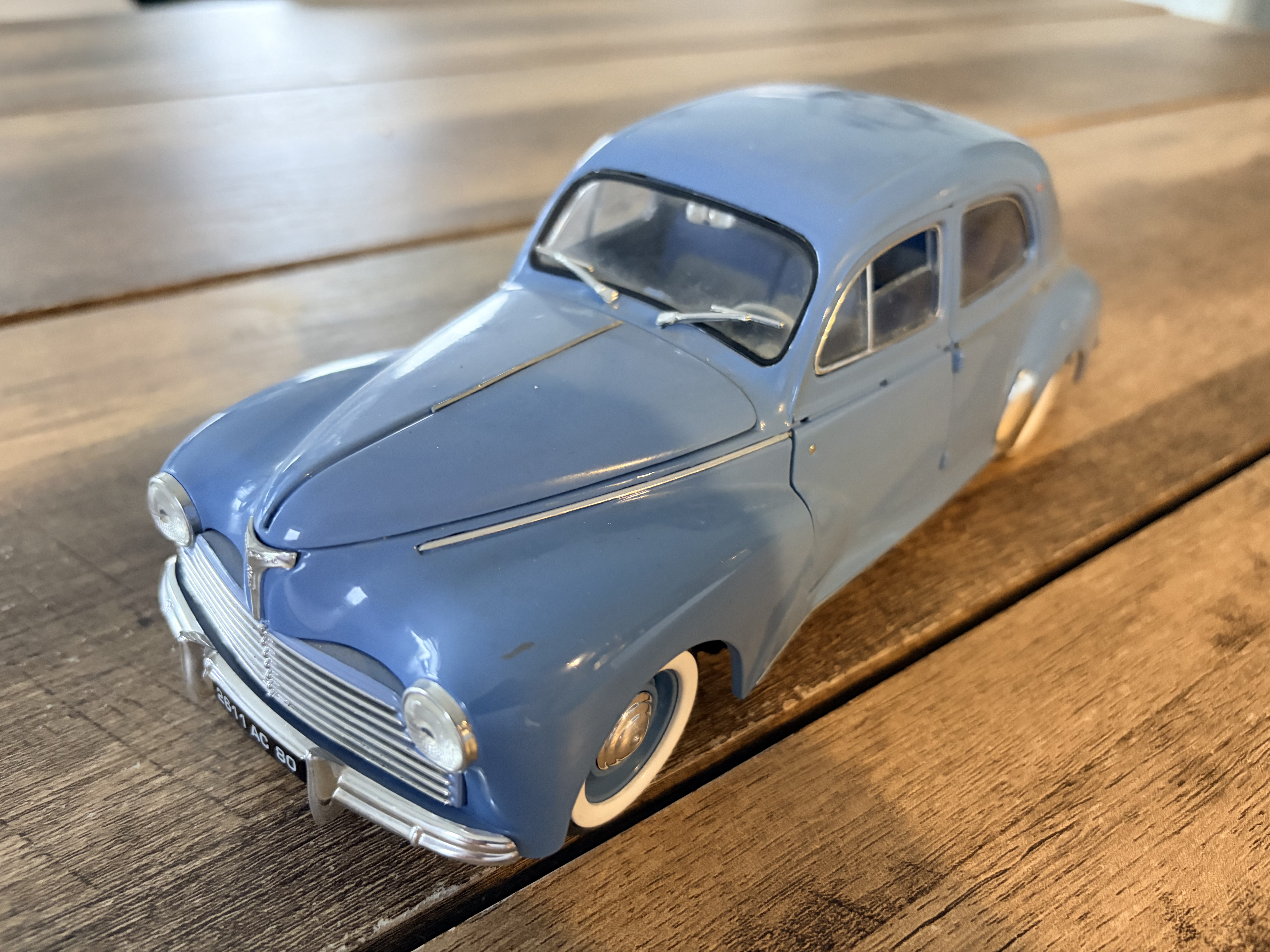 Miniature Peugeot 203 Bleue – Échelle 1/24 ou 1/18 – Très bel état